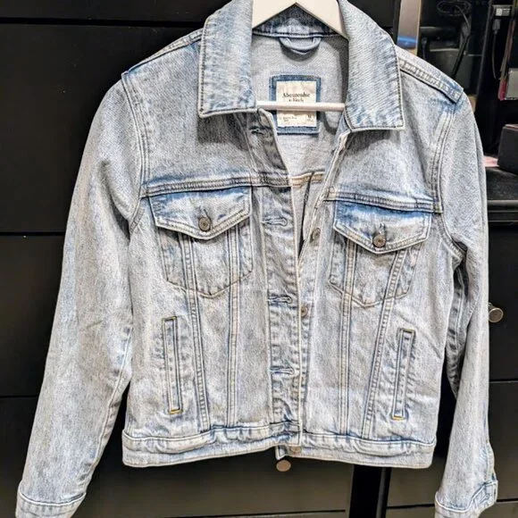 Abercrombie & Fitch Denim Light Wash Womens Jacket M NWT - Picture 2 of 8